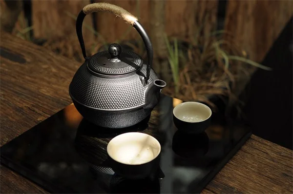 バナナの皮とコーヒーかすで作る自家製バラ肥料。私が3年試してわかった効果
